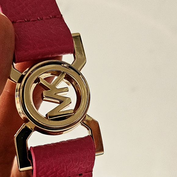 Michael Kors Pink and Gold Belt with Luxurious Design - Picture 3 of 9